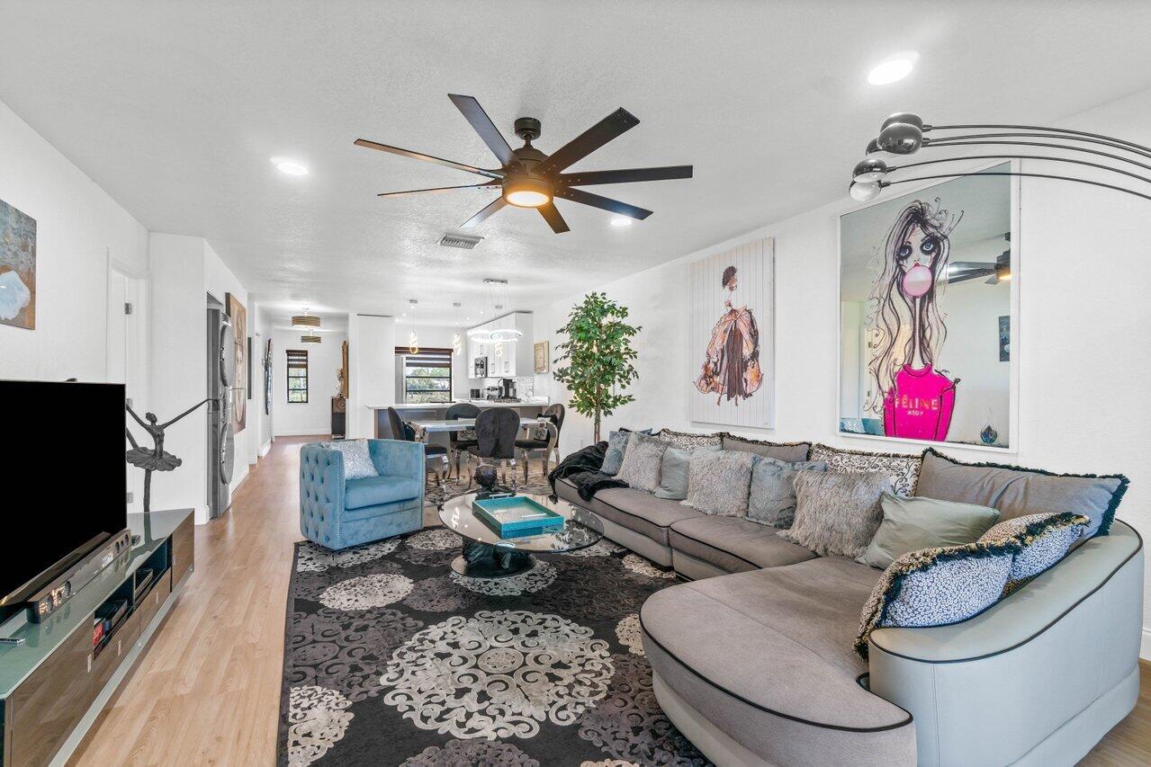 8425 Casa Del Lago 21 H