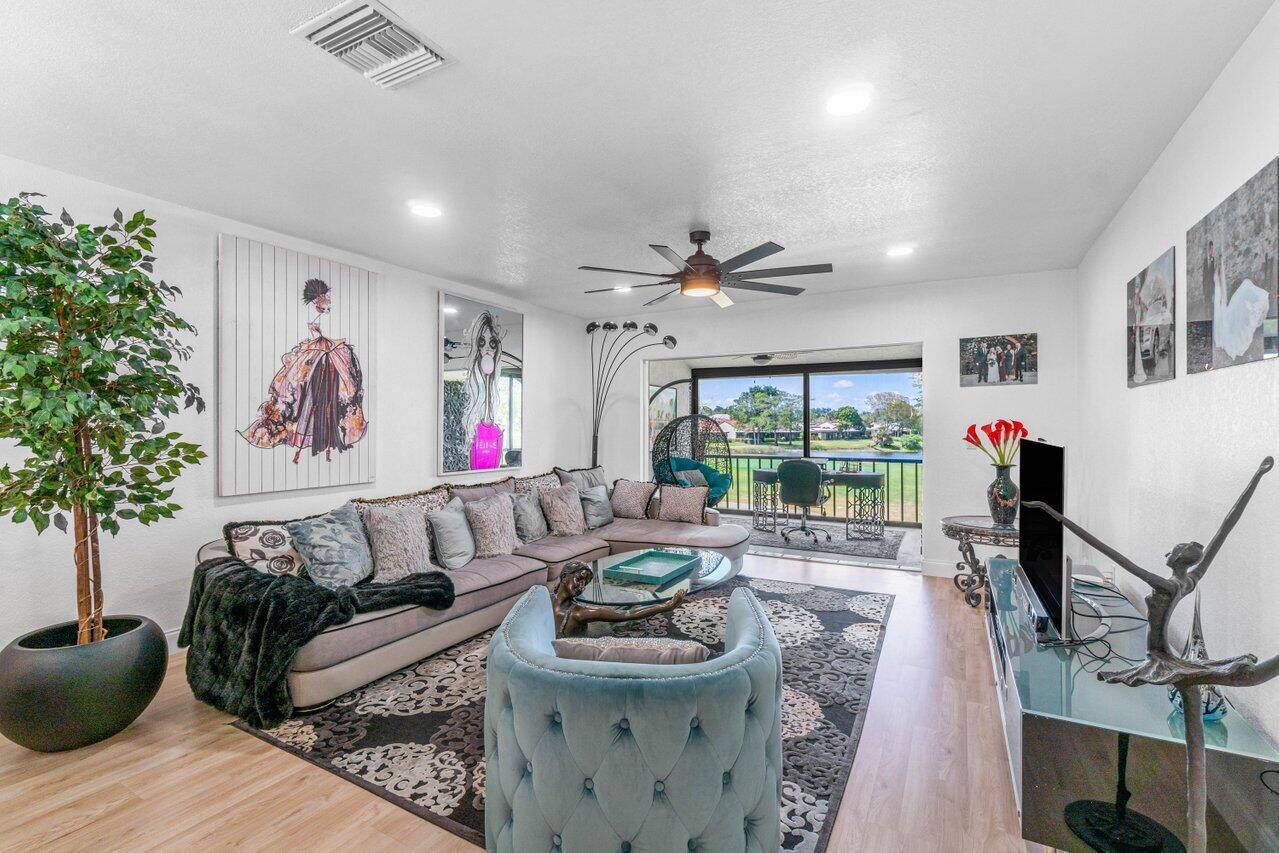 8425 Casa Del Lago 21 H