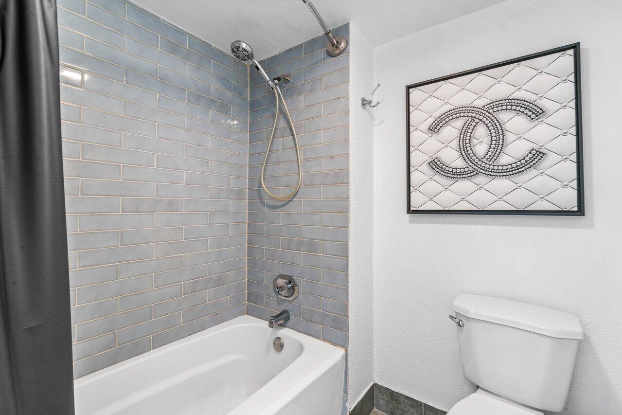 8425 Casa Del Lago 21 H