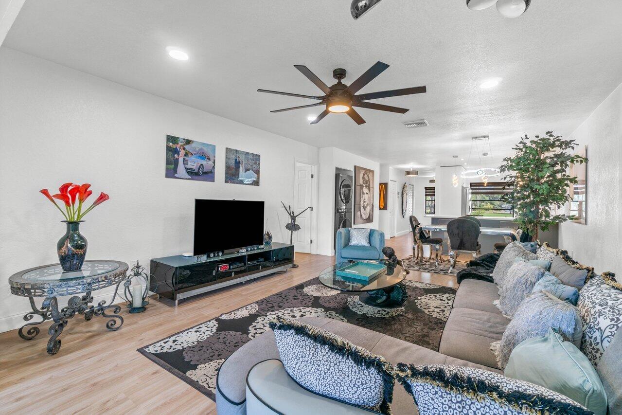 8425 Casa Del Lago 21 H