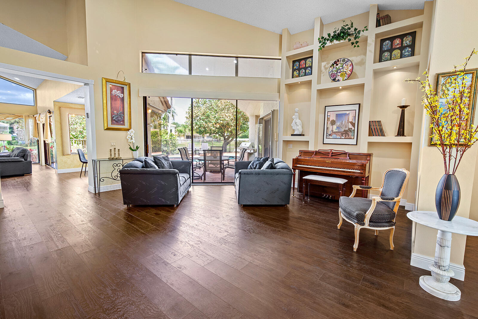 10624 Avenida Santa Ana