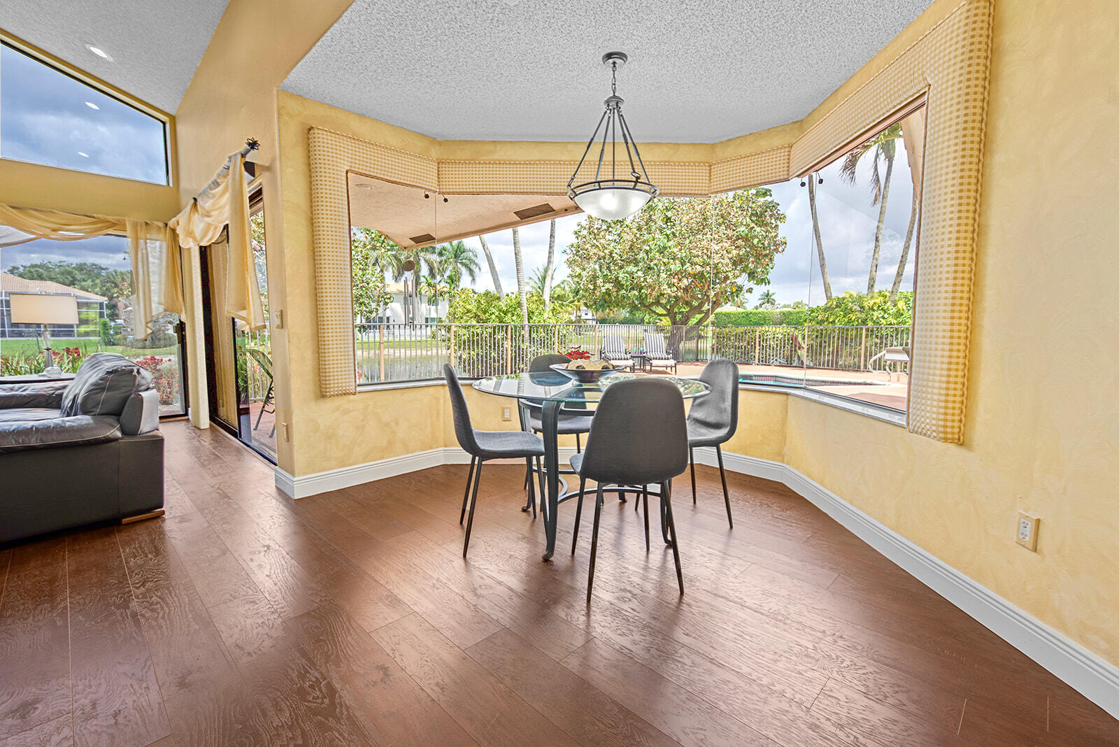 10624 Avenida Santa Ana