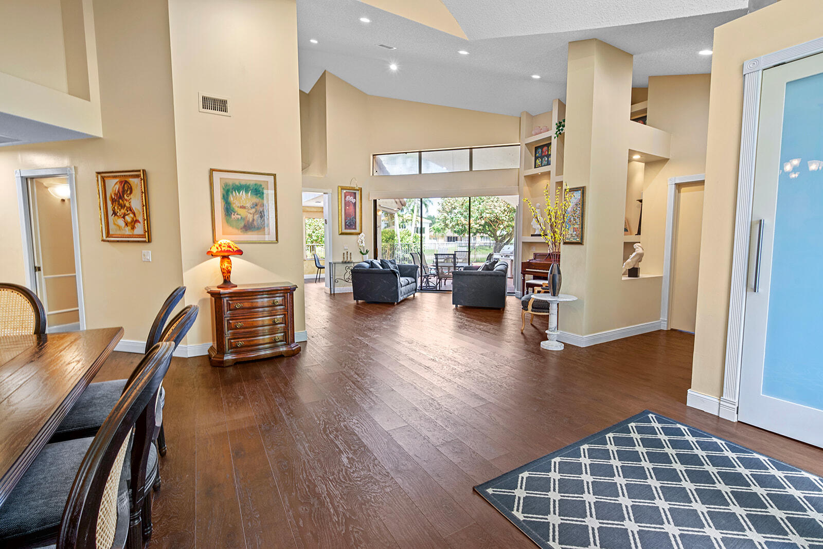 10624 Avenida Santa Ana