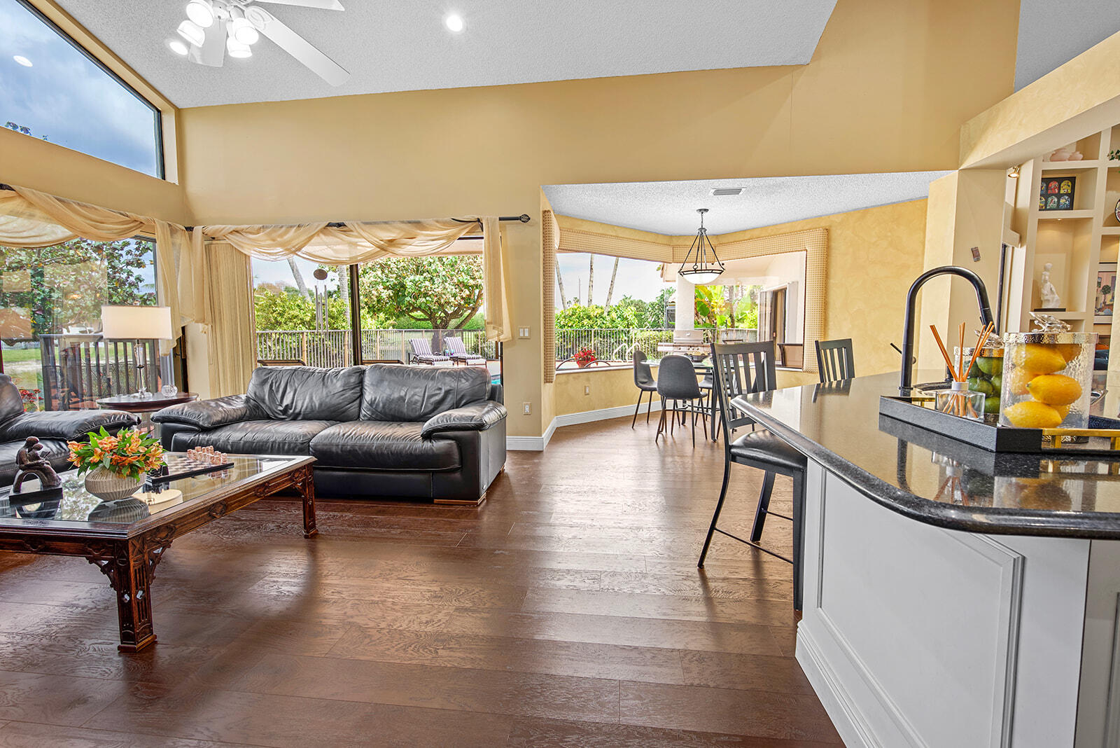 10624 Avenida Santa Ana