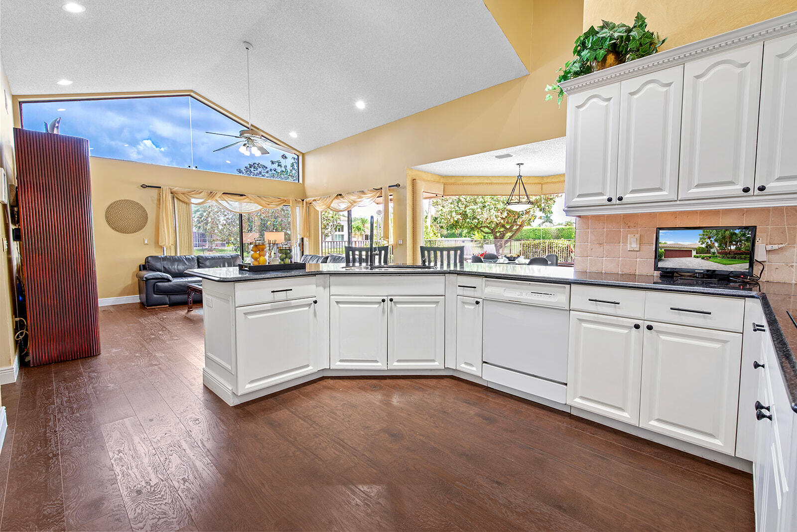 10624 Avenida Santa Ana