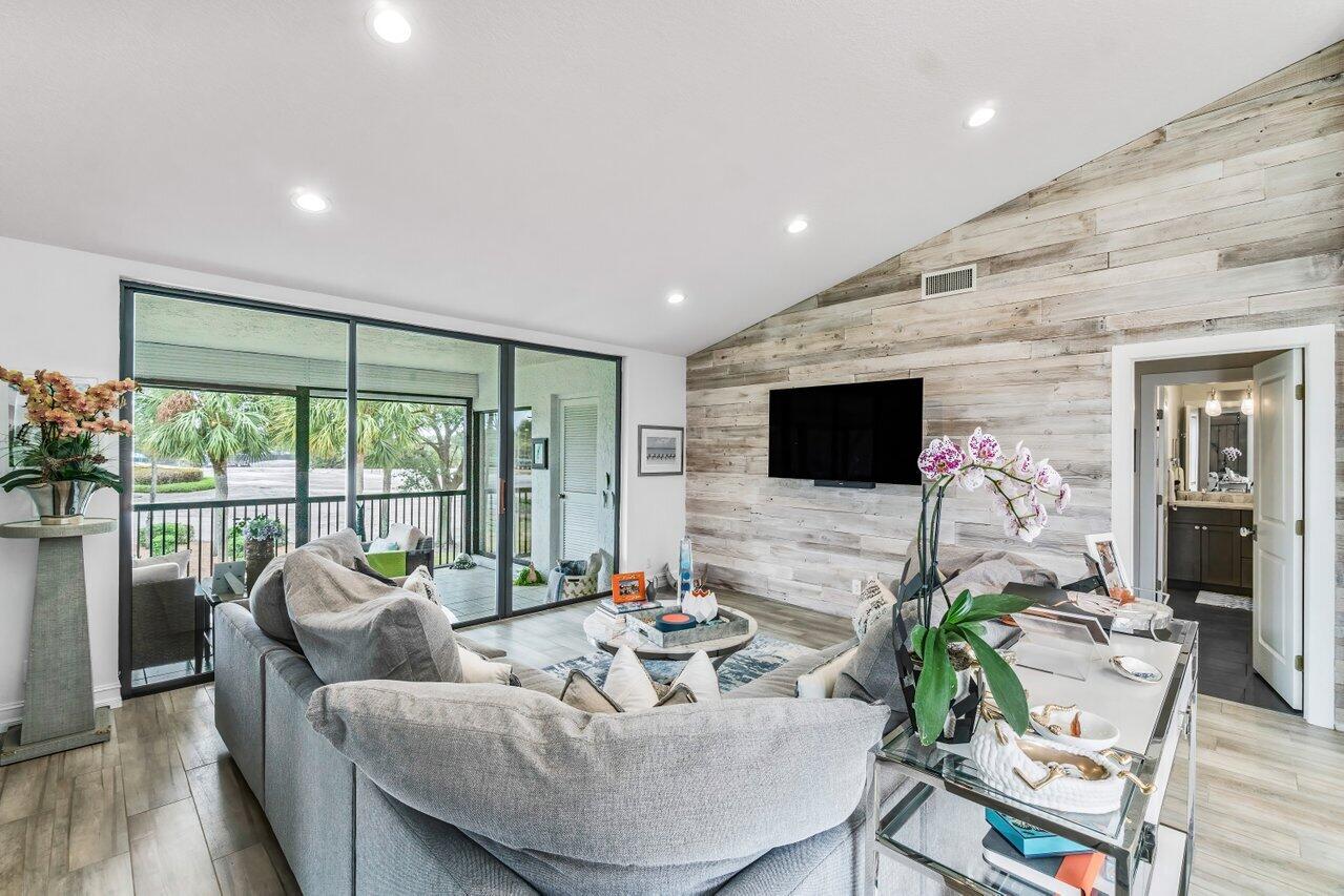 39 Eastgate Drive B