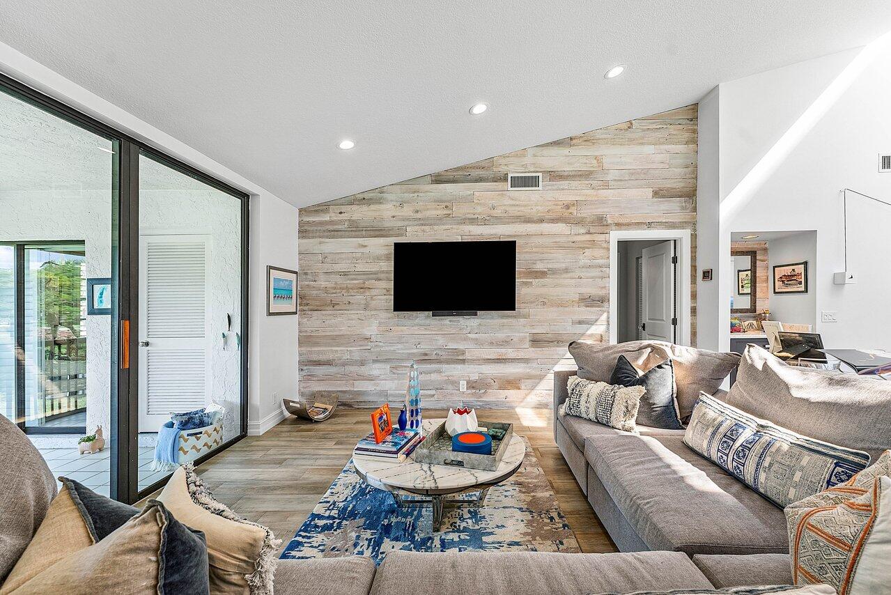 39 Eastgate Drive B