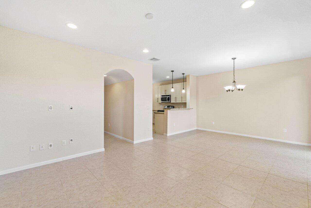 4701 N Prive Circle