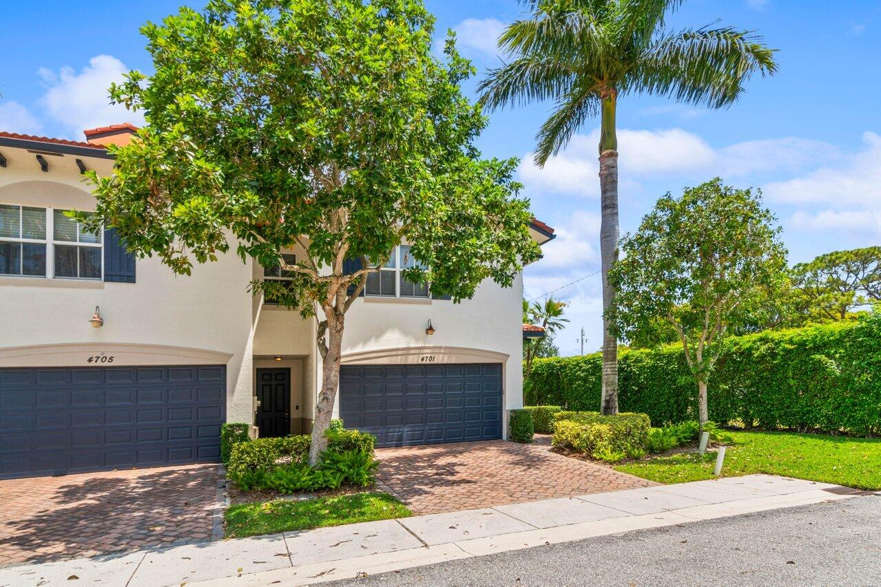 4701 N Prive Circle