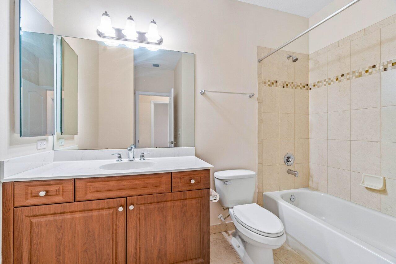 4701 N Prive Circle
