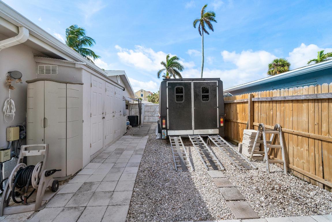 637 Las Palmas Park, Boynton Beach