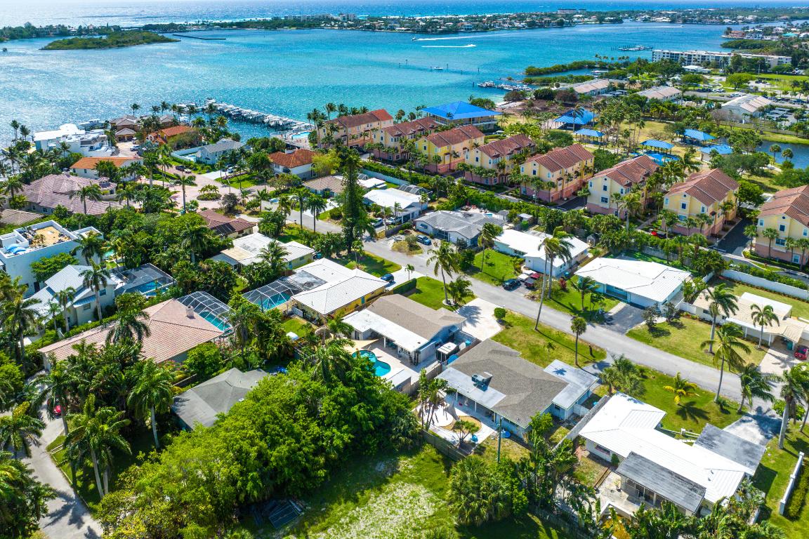 637 Las Palmas Park, Boynton Beach