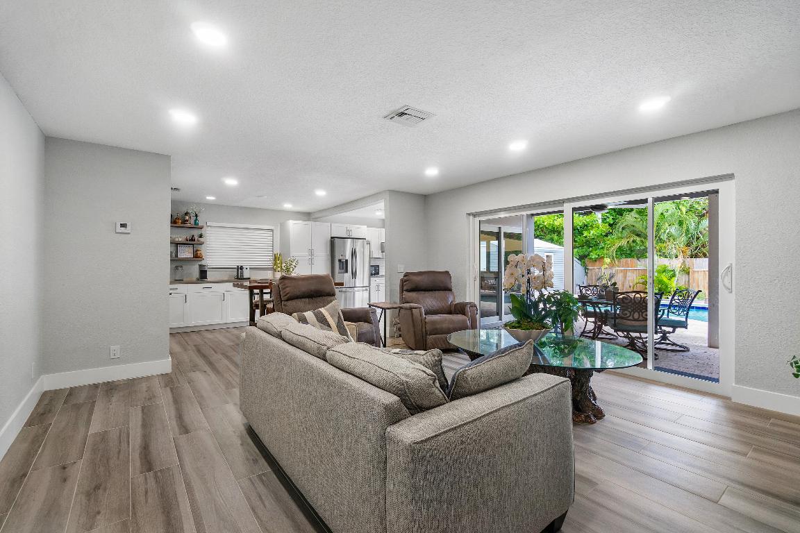 637 Las Palmas Park, Boynton Beach