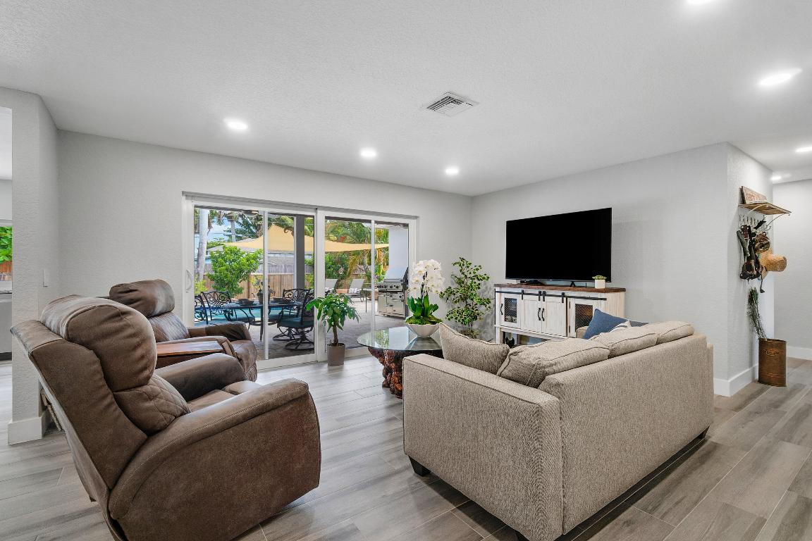 637 Las Palmas Park, Boynton Beach