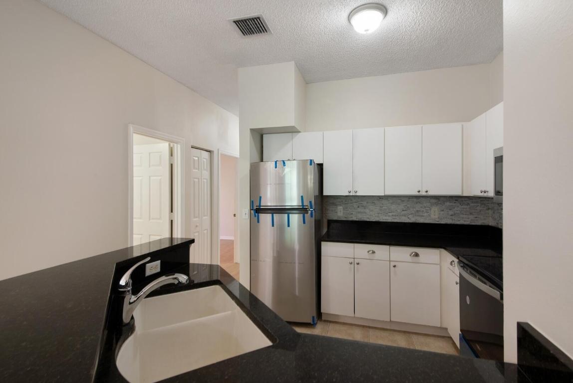 107 Lighthouse Circle H, Tequesta Unit: H