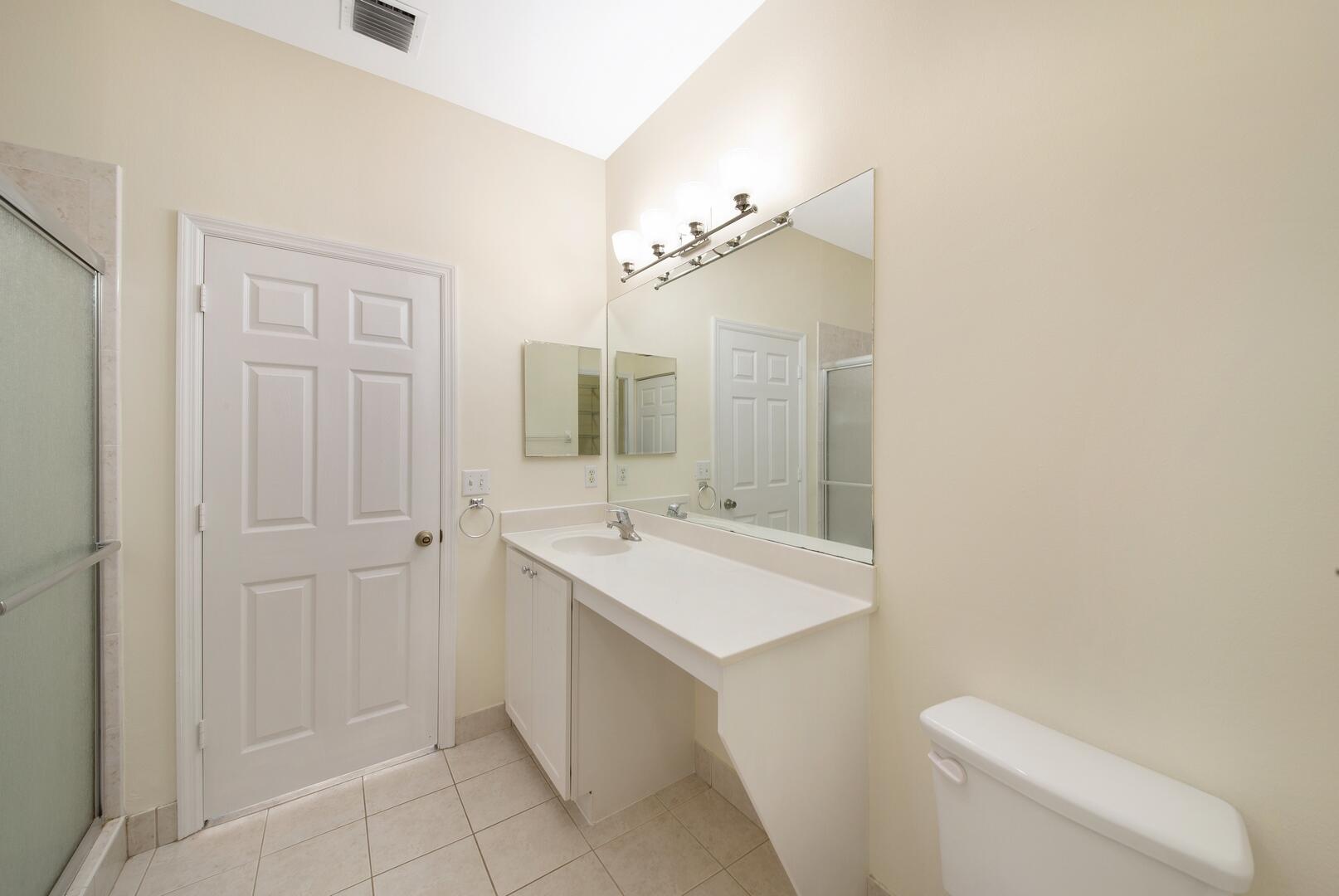 107 Lighthouse Circle H, Tequesta Unit: H