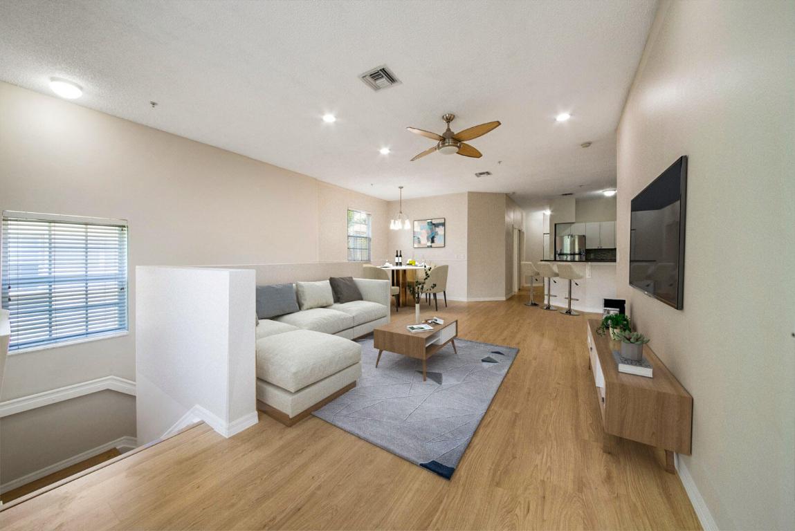 107 Lighthouse Circle H, Tequesta Unit: H