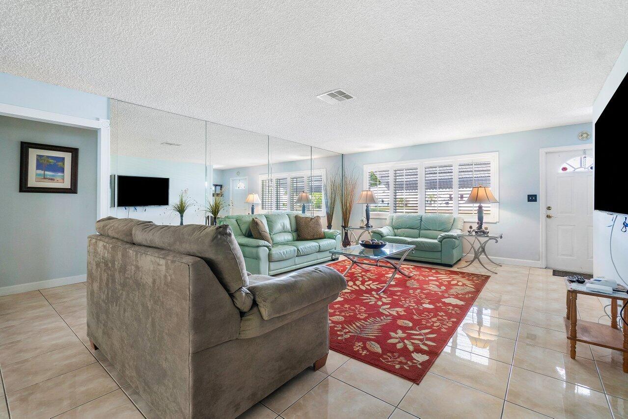 1985 Campanelli Boulevard