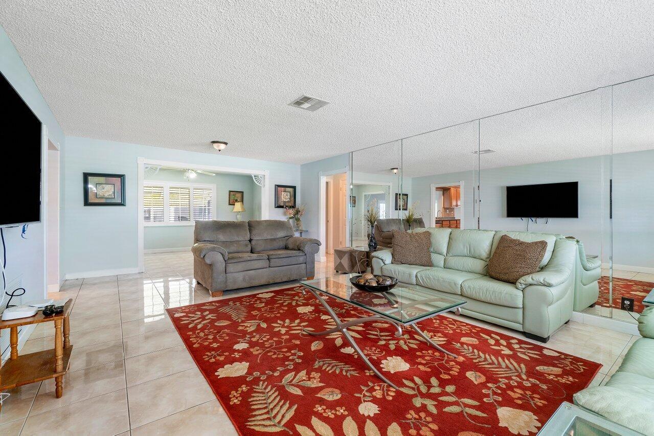 1985 Campanelli Boulevard