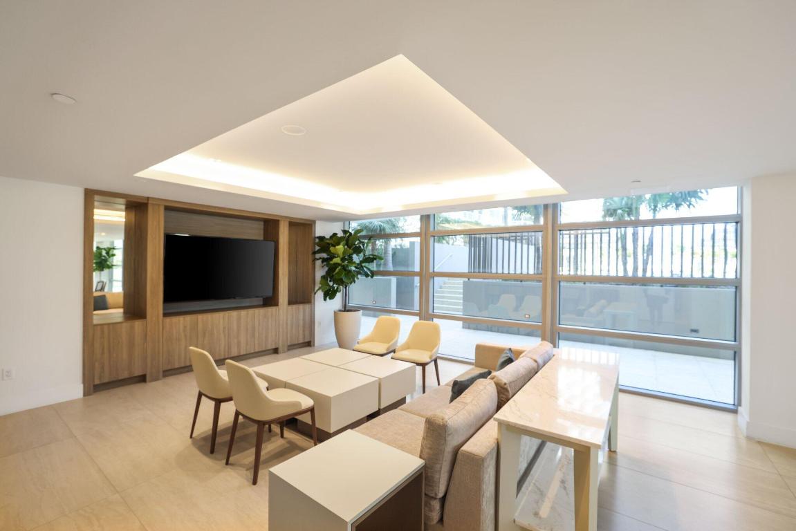 3100 N Ocean Drive 1103p