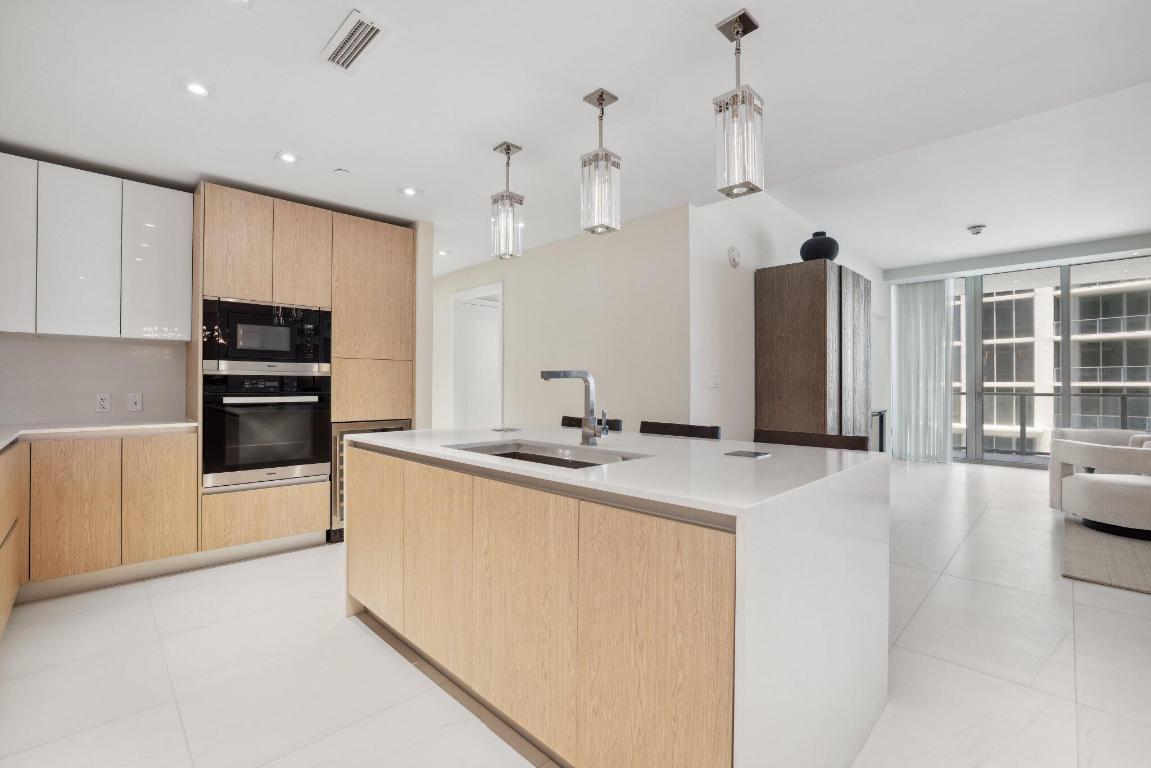 3100 N Ocean Drive 1103p