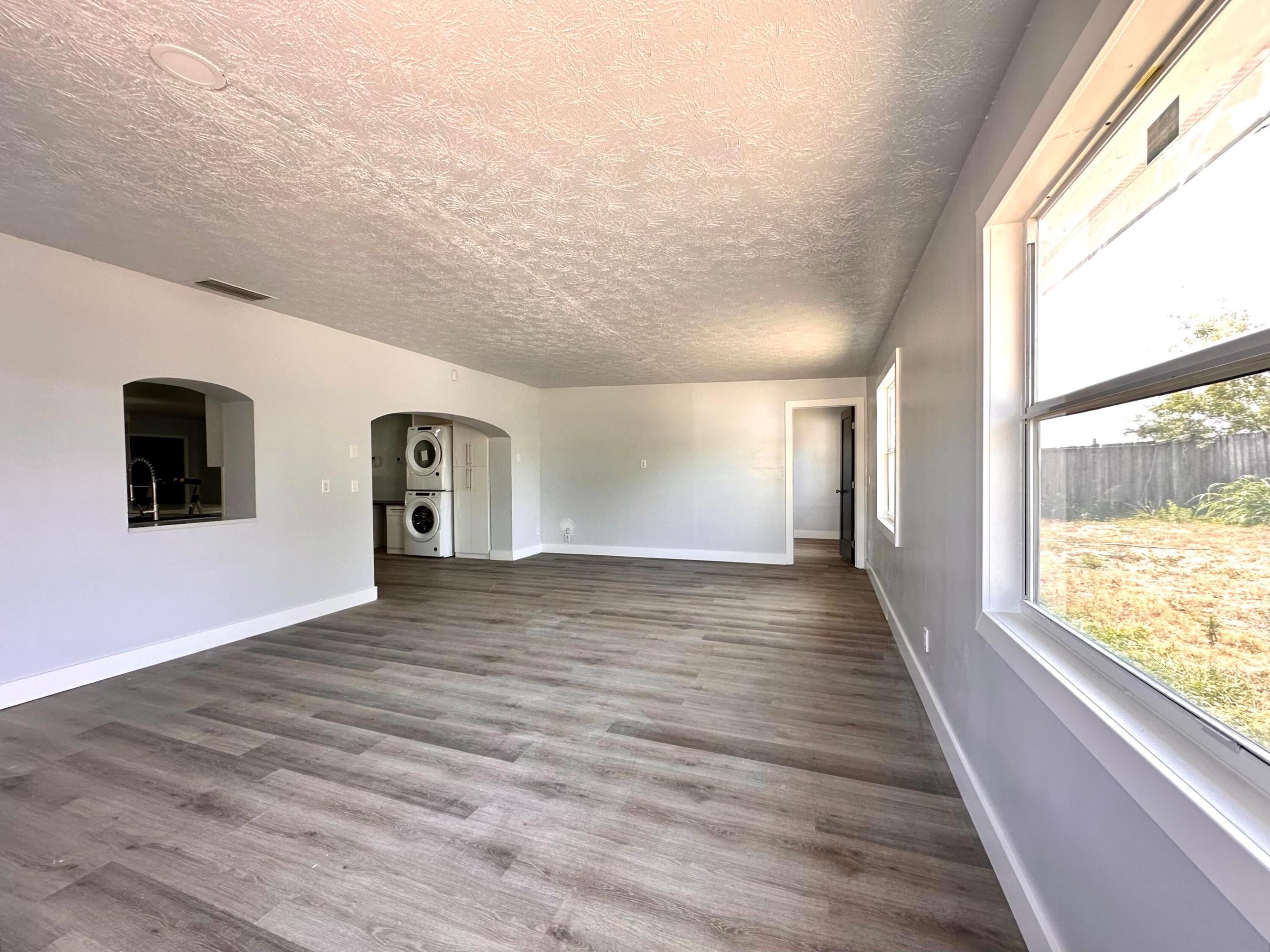 1455 NE Silver Maple Way