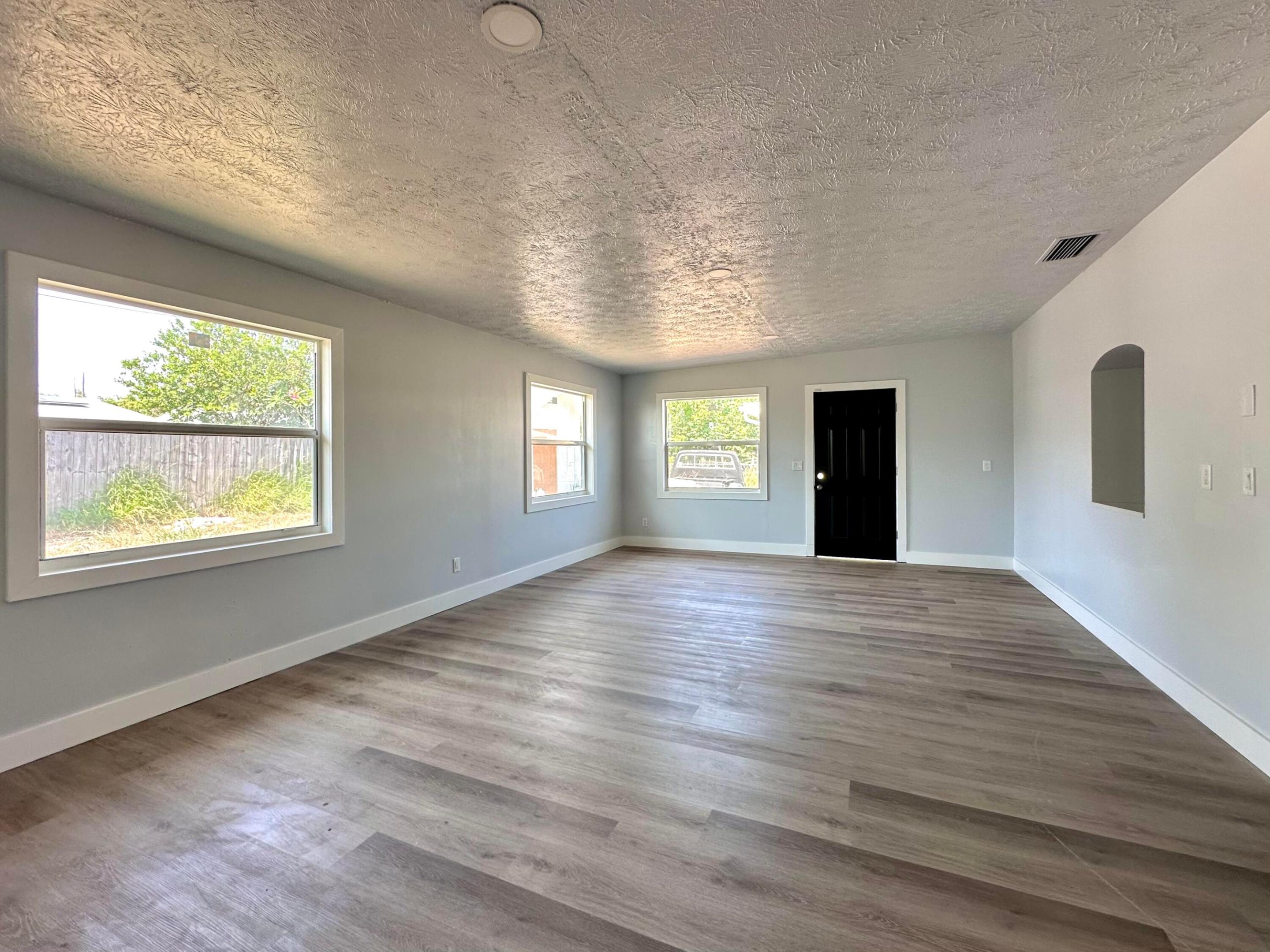1455 NE Silver Maple Way