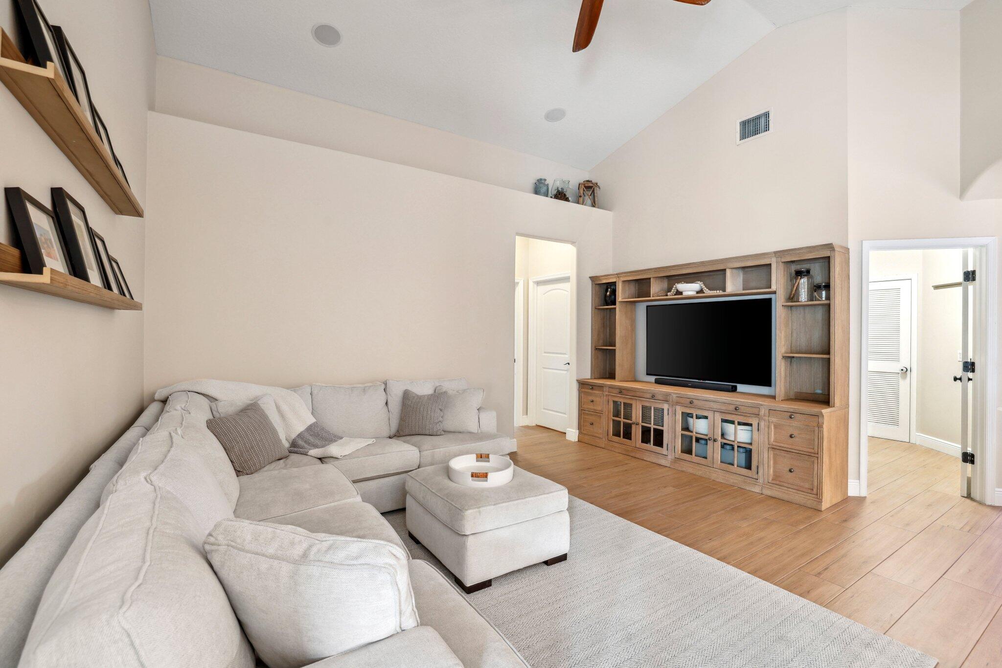 1050 Delray Lakes Drive