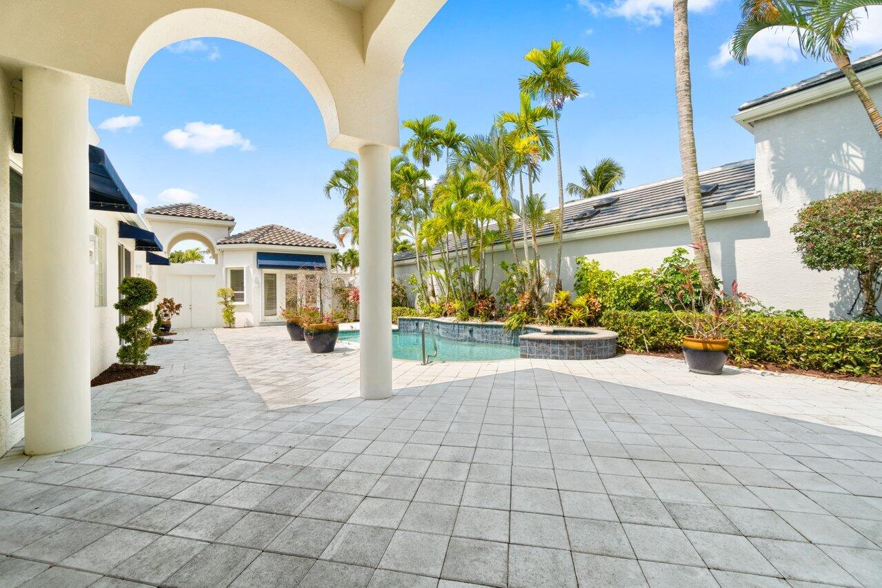 3563 NW Clubside Circle