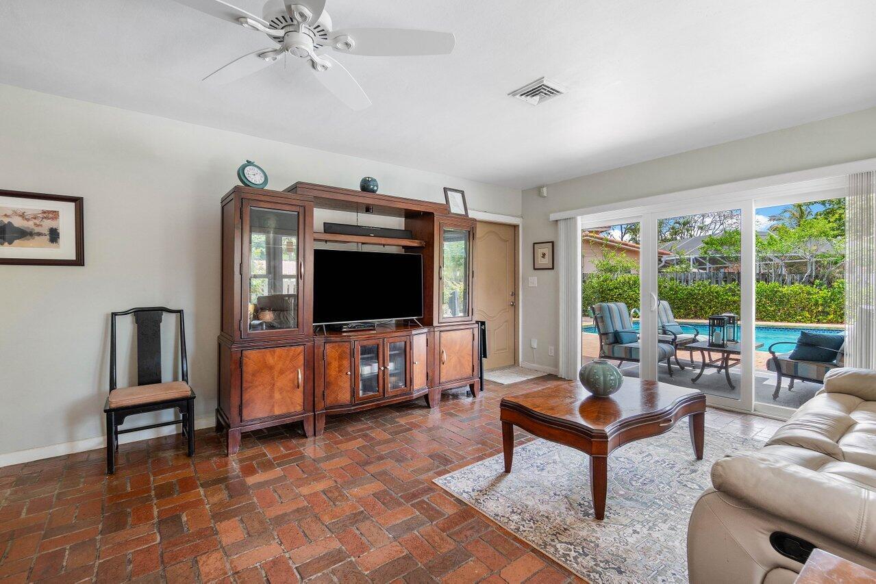 425 NW 11th Street