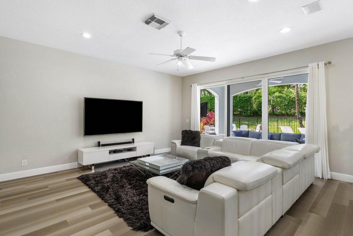 19959 Dinner Key Drive