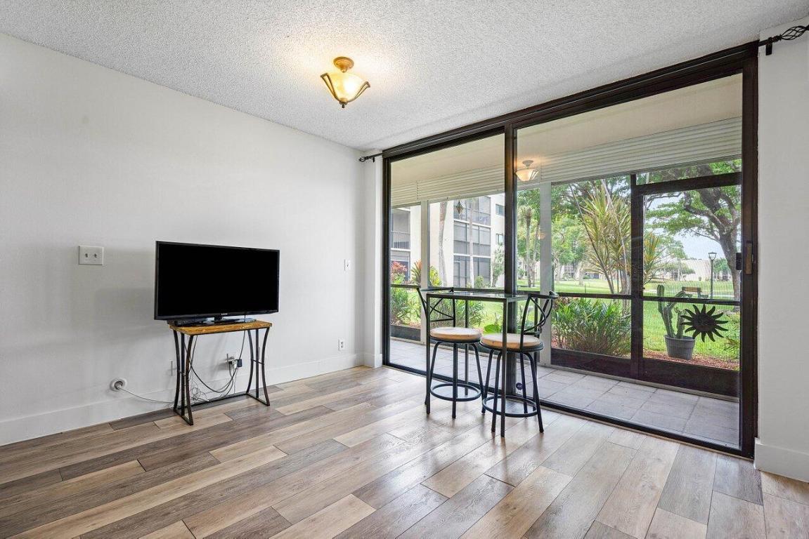 5280 Las Verdes Circle 111, Delray Beach Unit: 111