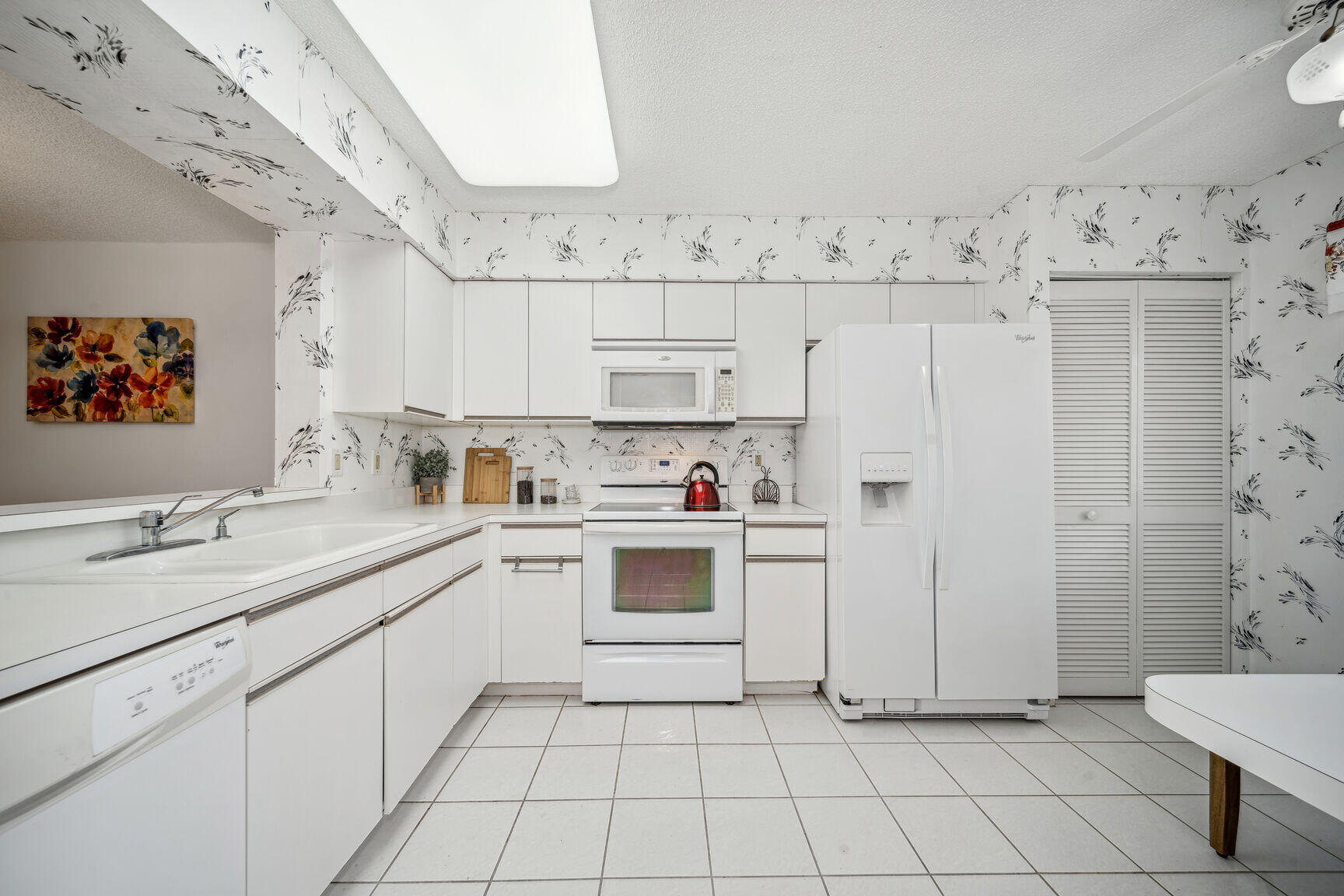 6037 Pointe Regal Circle 207