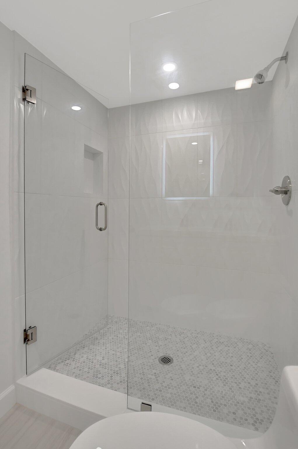 3939 NE 5th Avenue A107