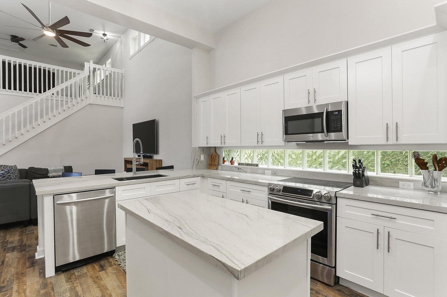 6690 NW 67th Place, Parkland