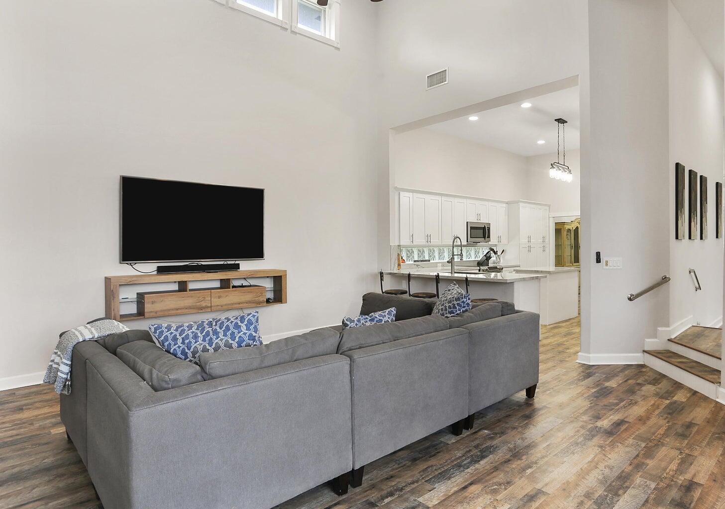 6690 NW 67th Place, Parkland