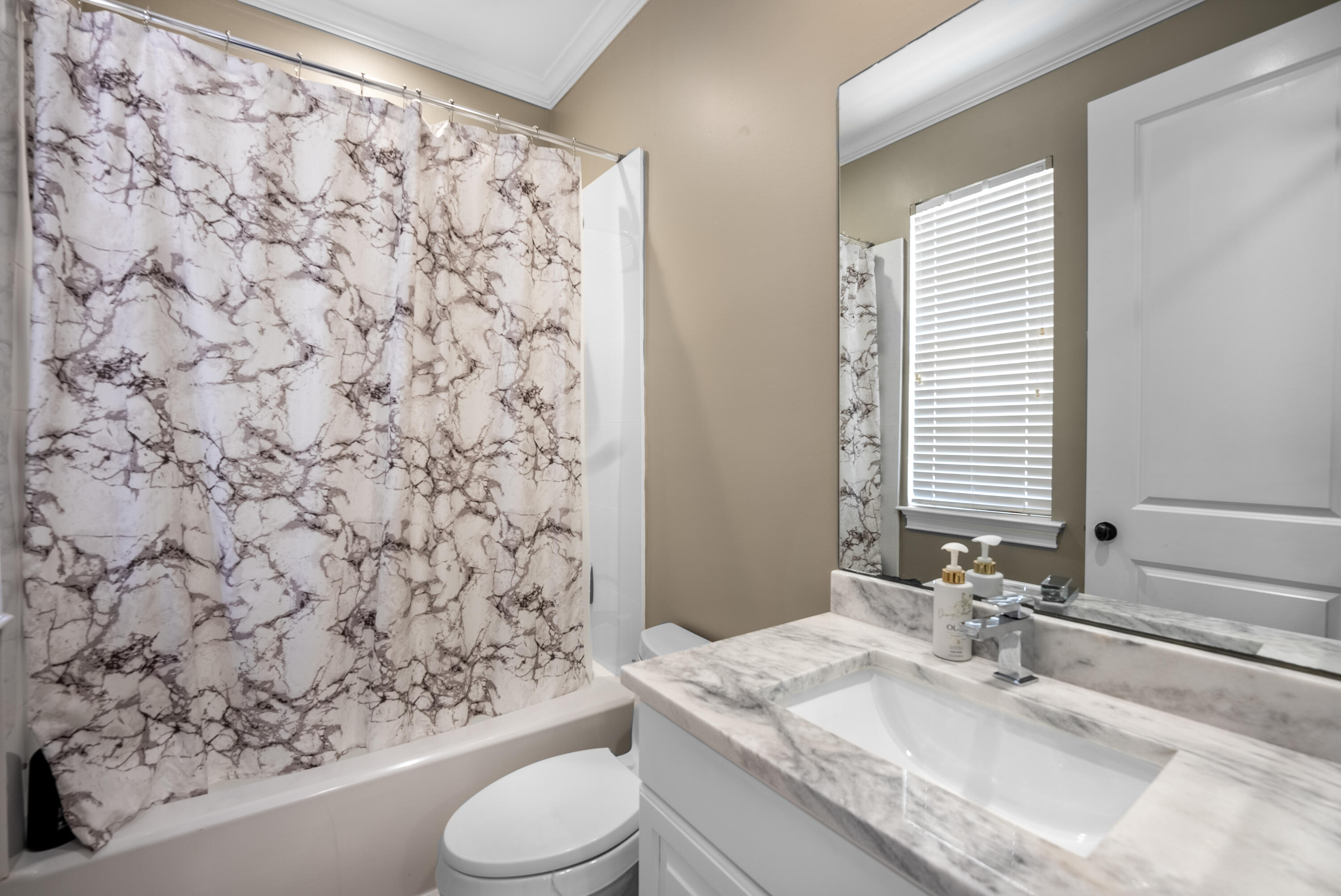 15 Via Floresta Drive