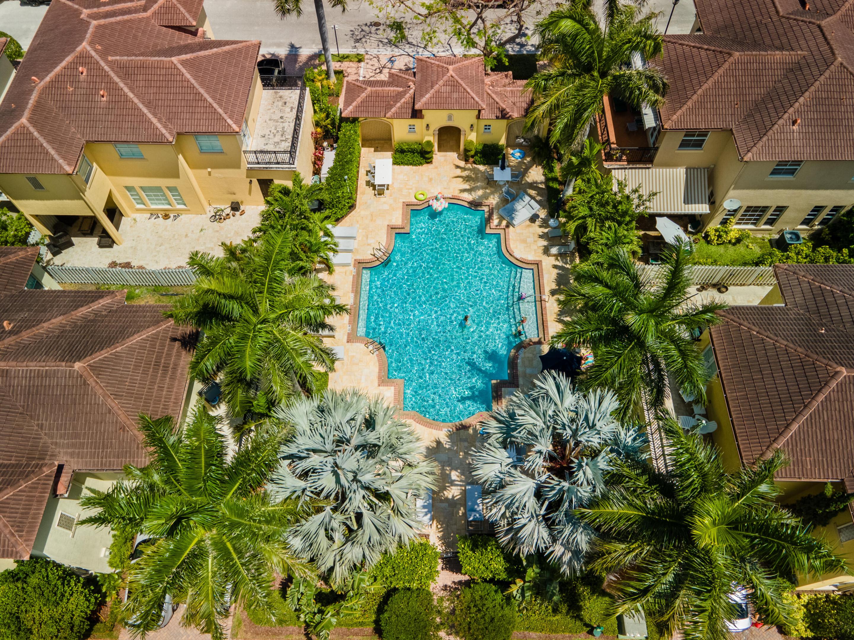 15 Via Floresta Drive