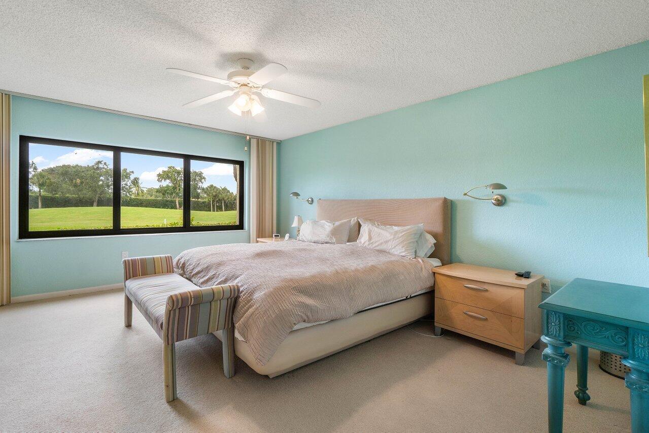 11 Stratford Drive E A