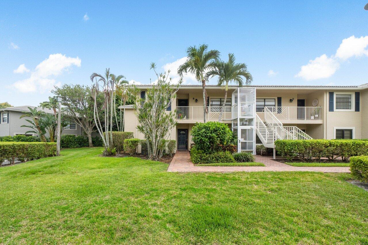 11 Stratford Drive E A