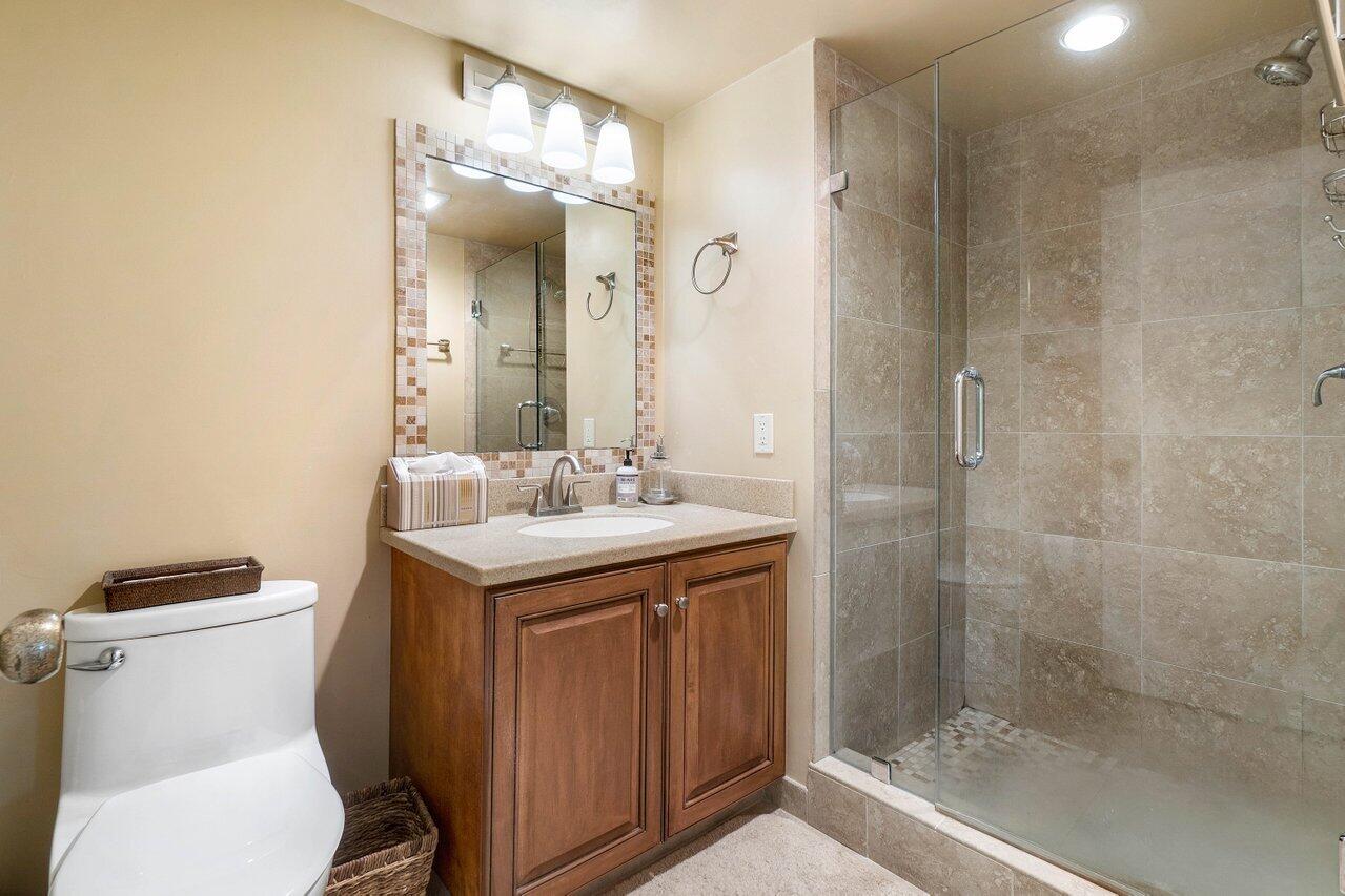 11 Stratford Drive E A