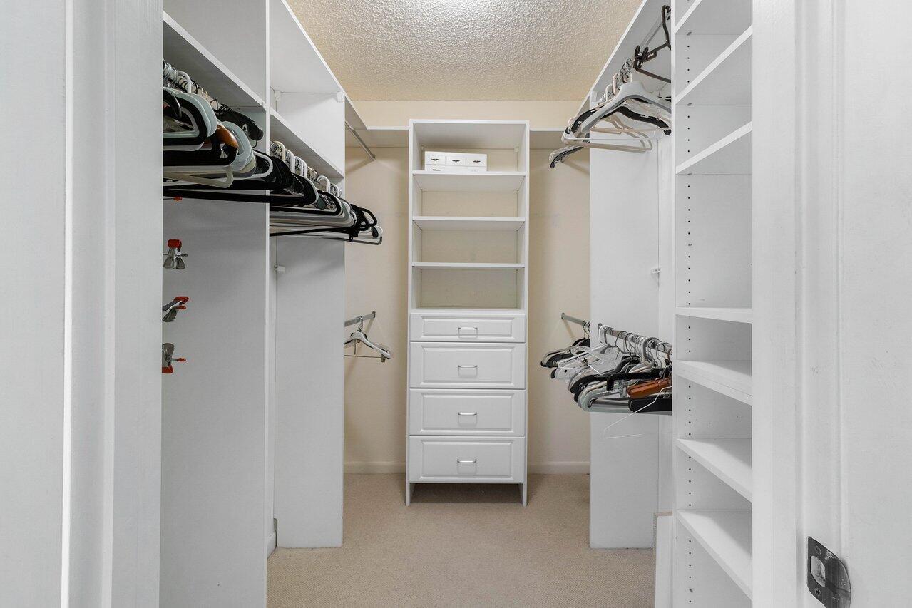 11 Stratford Drive E A