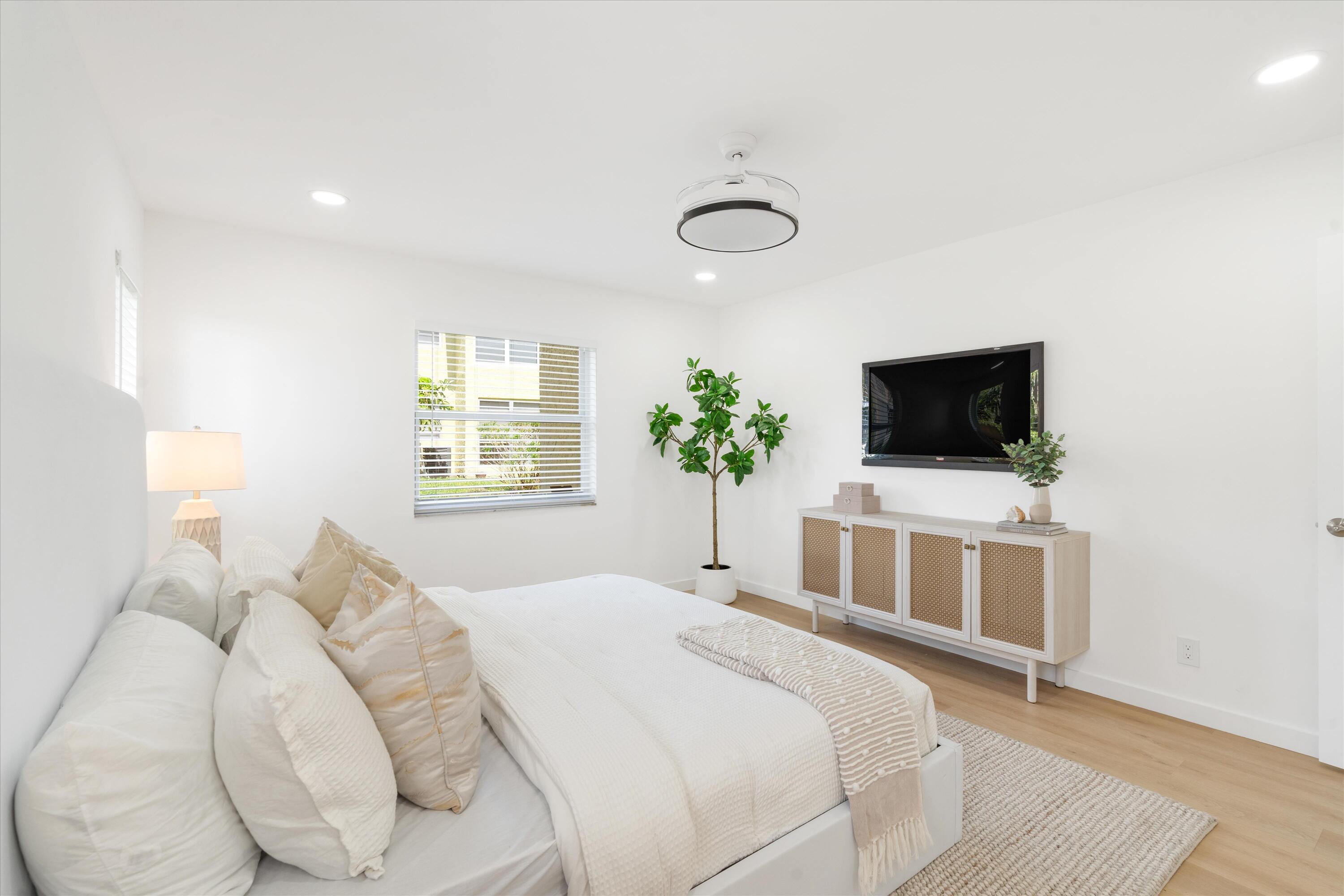 1021 Del Aire Court 101