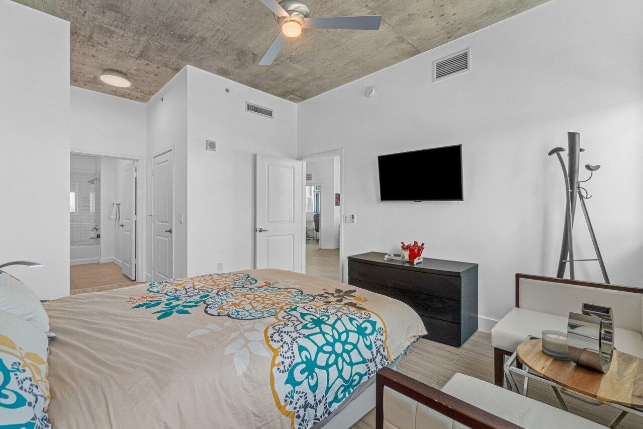 300 S Australian Avenue 1520