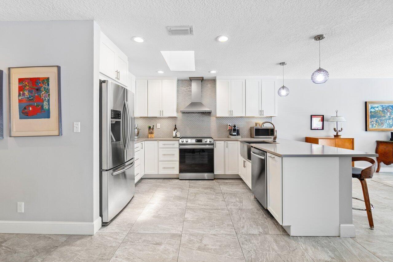 6011 Glenbrook Drive