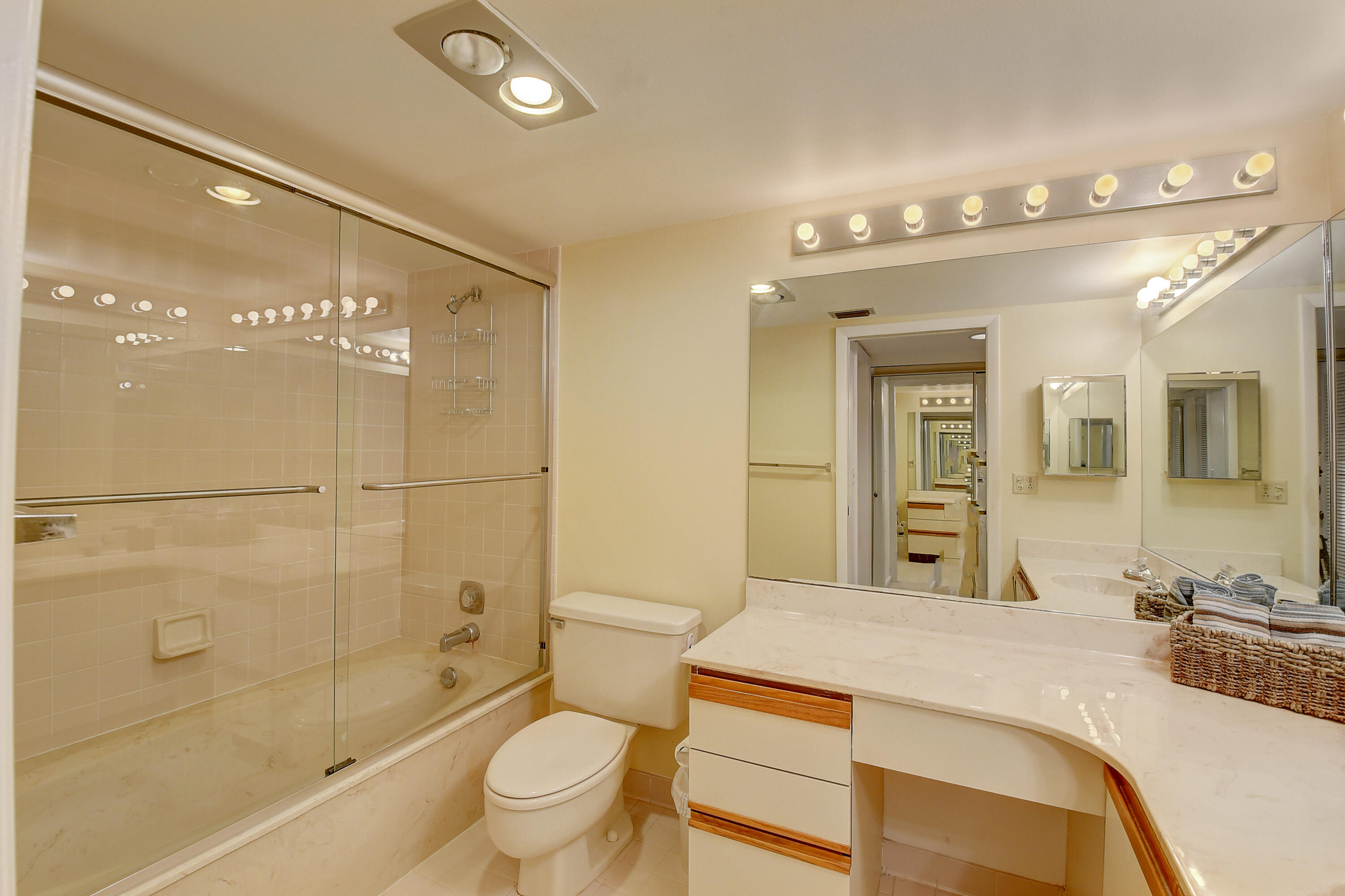 5560 Fairway Park Drive 102, Boynton Beach Unit: 102
