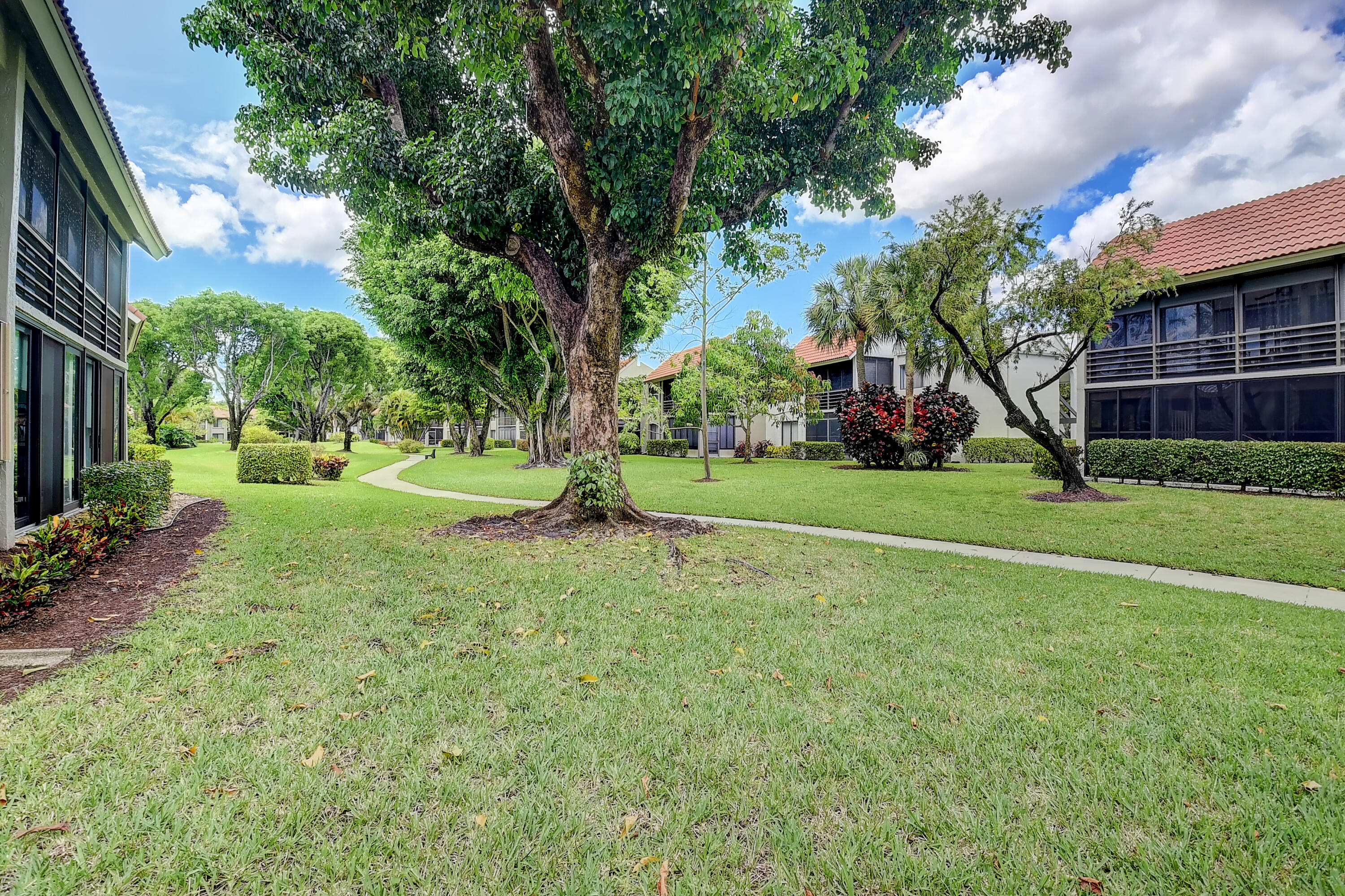 5560 Fairway Park Drive 102, Boynton Beach Unit: 102