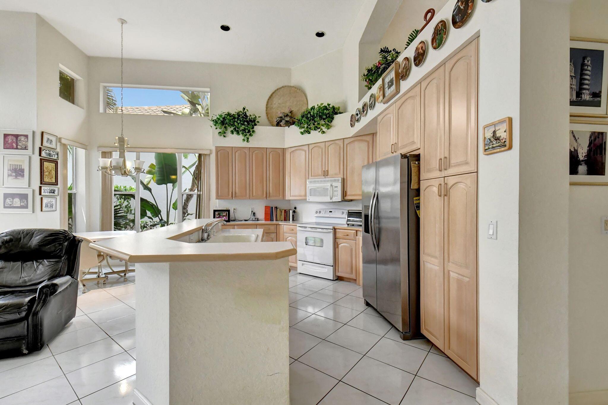 5827 NW 25th Terrace