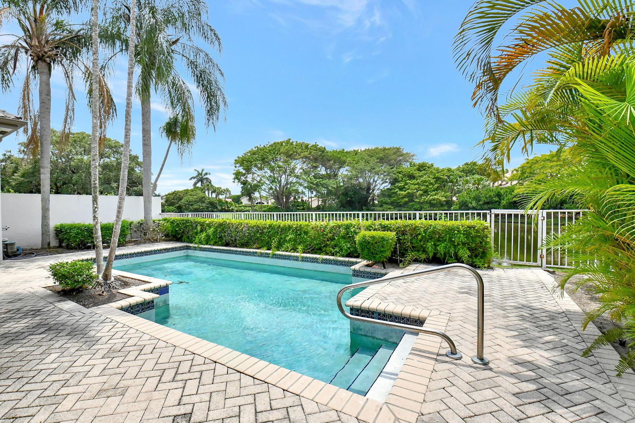 5827 NW 25th Terrace