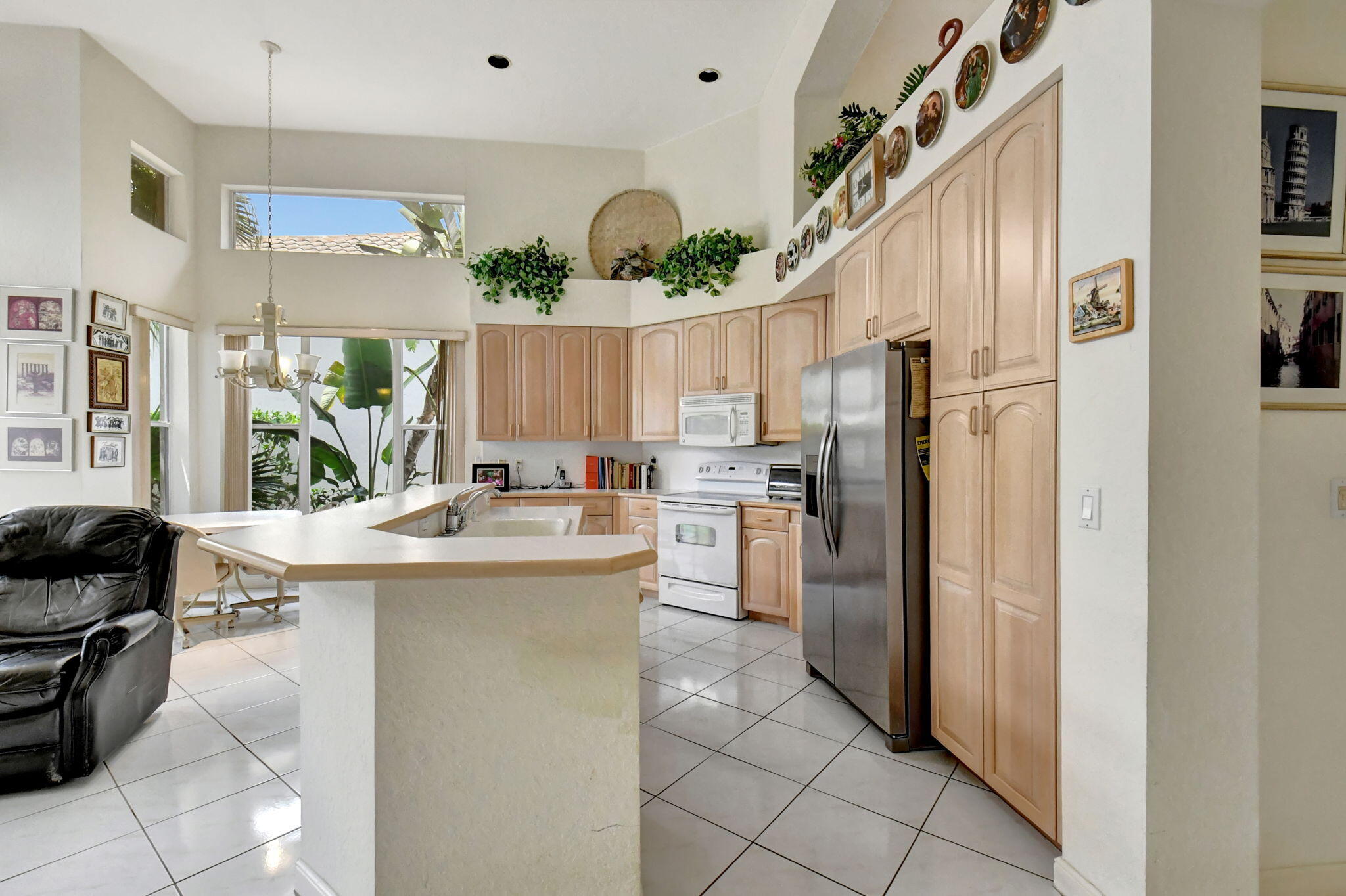 5827 NW 25th Terrace